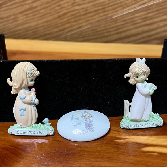 Vintage Lot Precious Moments Brooch Lapel Pins Summer's Joy Voice Of Spring - Picture 1 of 12